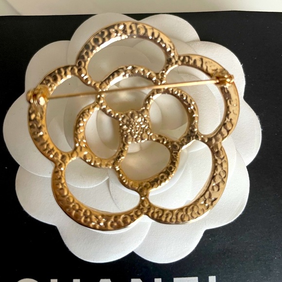 Brooch Camellia Flower Gold with Pearls and Stones - Picture 6 of 8